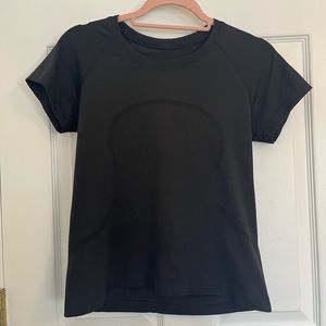 EUC Lululemon Swiftly Tech Tee 2.0 Race Length size 8